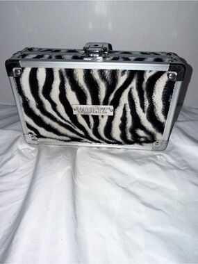 Vaultz Kids Zebra Print Carry Case - Black & White